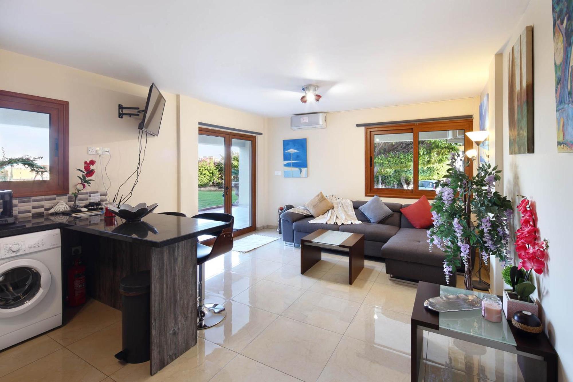 Olive Tree Apartments Лимасол Екстериор снимка